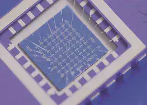 Ejemplo del grafeno en electrónica: una matriz unida por alambre que contiene 64 acelerómetros nanoelectromecánicos fabricados a partir de cintas de grafeno de doble capa suspendidas con masas de prueba de silicio adheridas. Fuente: https://www.nature.com/articles/s41928-019-0312-4.