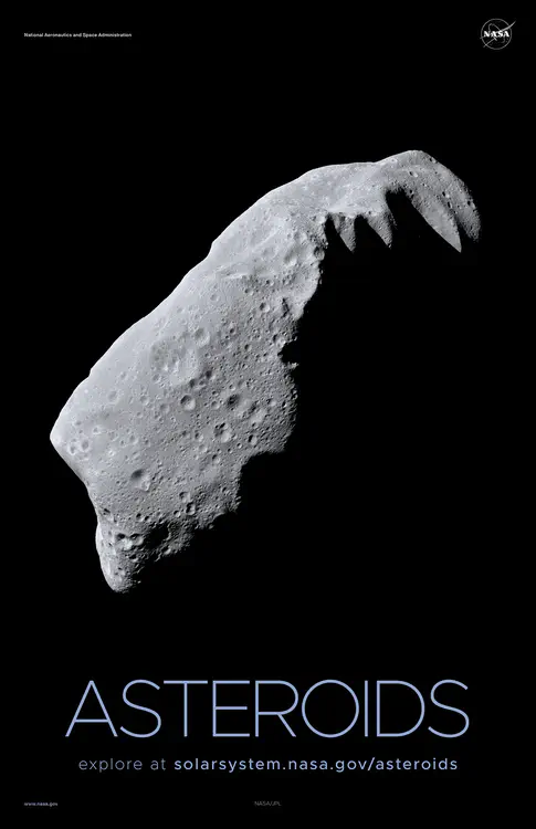 [Esta vista del asteroide 243 Ida](https://solarsystem.nasa.gov/resources/777/asteroid-ida-five-frame-mosaic/) fue adquirida por la nave espacial Galileo de la NASA el 28 de agosto de 1993, unos 3 minutos y medio antes de que la nave espacial pasara al lado de Ida. Crédito: NASA/JPL ⬇️ PDF de alta resolución [aquí](https://solarsystem.nasa.gov/system/downloadable_items/1285_Asteroids_A_PDF.zip)