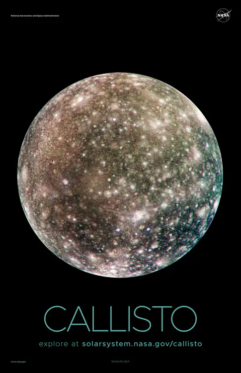 Las brillantes cicatrices en una superficie más oscura atestiguan una larga historia de impactos en la luna de Júpiter Calisto, en [esta imagen de la nave espacial Galileo de la NASA](https://solarsystem.nasa.gov/resources/811/global-callisto-in-color/). Crédito: NASA/JPL/DLR ⬇️ PDF de alta resolución [aquí](https://solarsystem.nasa.gov/system/downloadable_items/1349_Callisto_A_PDF.zip)