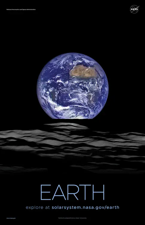 El Orbitador de Reconocimiento Lunar (LRO) de la NASA capturó [esta vista única de la Tierra](https://solarsystem.nasa.gov/resources/459/nasa-releases-new-high-resolution-earthrise-image/) desde el punto de vista de la nave espacial en órbita alrededor de la Luna. Crédito: NASA/Goddard/Arizona State University ⬇️ PDF de alta resolución [aquí](https://solarsystem.nasa.gov/system/downloadable_items/1453_Earth_C_PDF.zip)