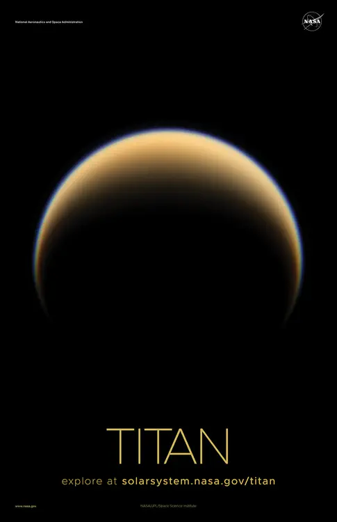 La nave espacial Cassini [mira hacia el polo norte de Titán](https://solarsystem.nasa.gov/resources/798/colorful-northern-crescent/), mostrando la noche y el día en el hemisferio norte de la luna más grande de Saturno. Crédito: NASA/JPL-Caltech/Instituto de Ciencias Espaciales ⬇️ PDF de alta resolución [aquí](https://solarsystem.nasa.gov/system/downloadable_items/1401_Titan_C_PDF.zip)