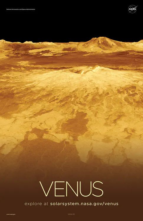 Una [vista tridimensional en perspectiva generada por ordenador de Sapas Mons](https://solarsystem.nasa.gov/resources/774/venus-3-d-perspective-view-of-sapas-mons/) en la superficie de Venus, basada en los datos del radar de la misión Magallanes de la NASA. Crédito: NASA/JPL ⬇️ PDF de alta resolución [aquí](https://solarsystem.nasa.gov/system/downloadable_items/1319_Venus_B_PDF.zip)